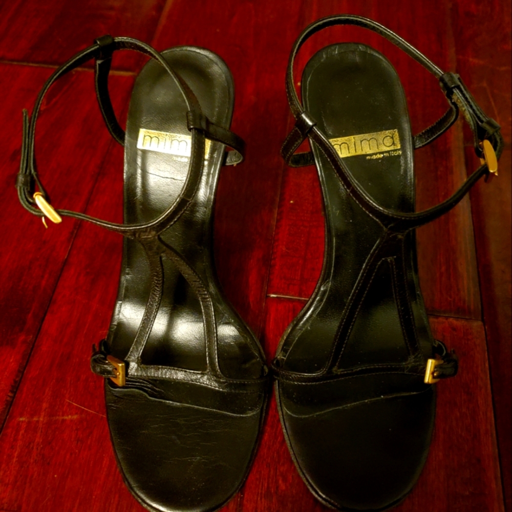 Ladies dress shoe in Black size 5.5 worn only 2x. Mima made in Italy